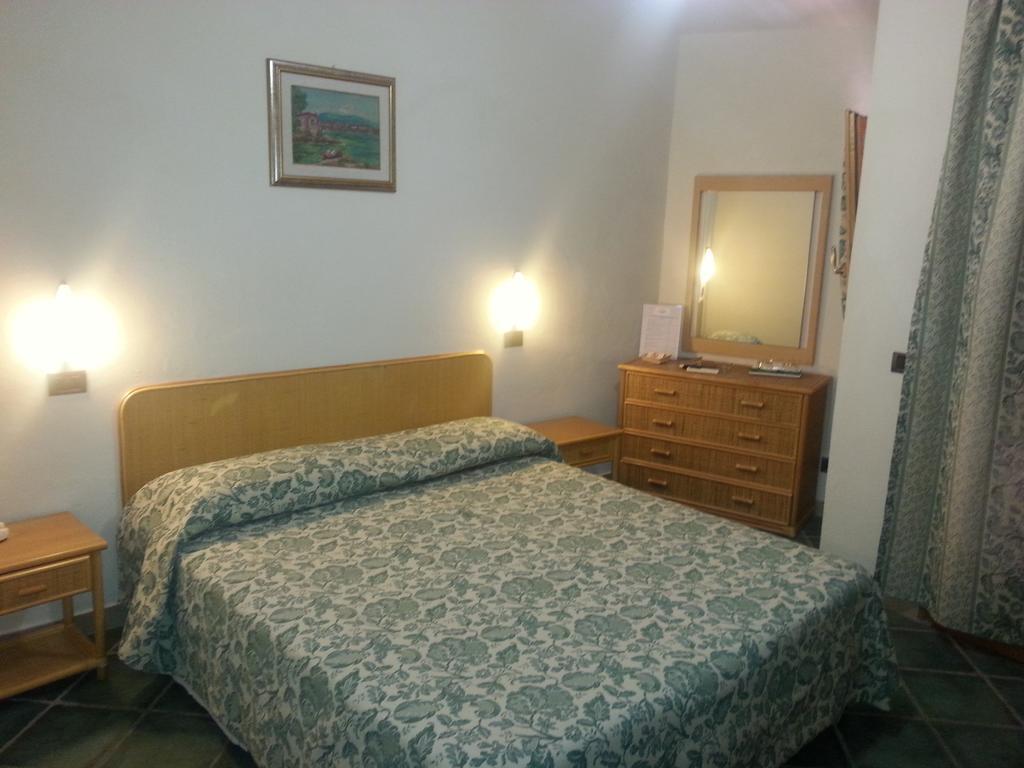 Hotel Danila Портоферрайо Номер фото