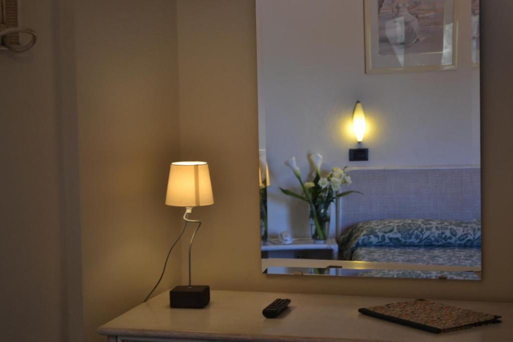 Hotel Danila Портоферрайо Номер фото